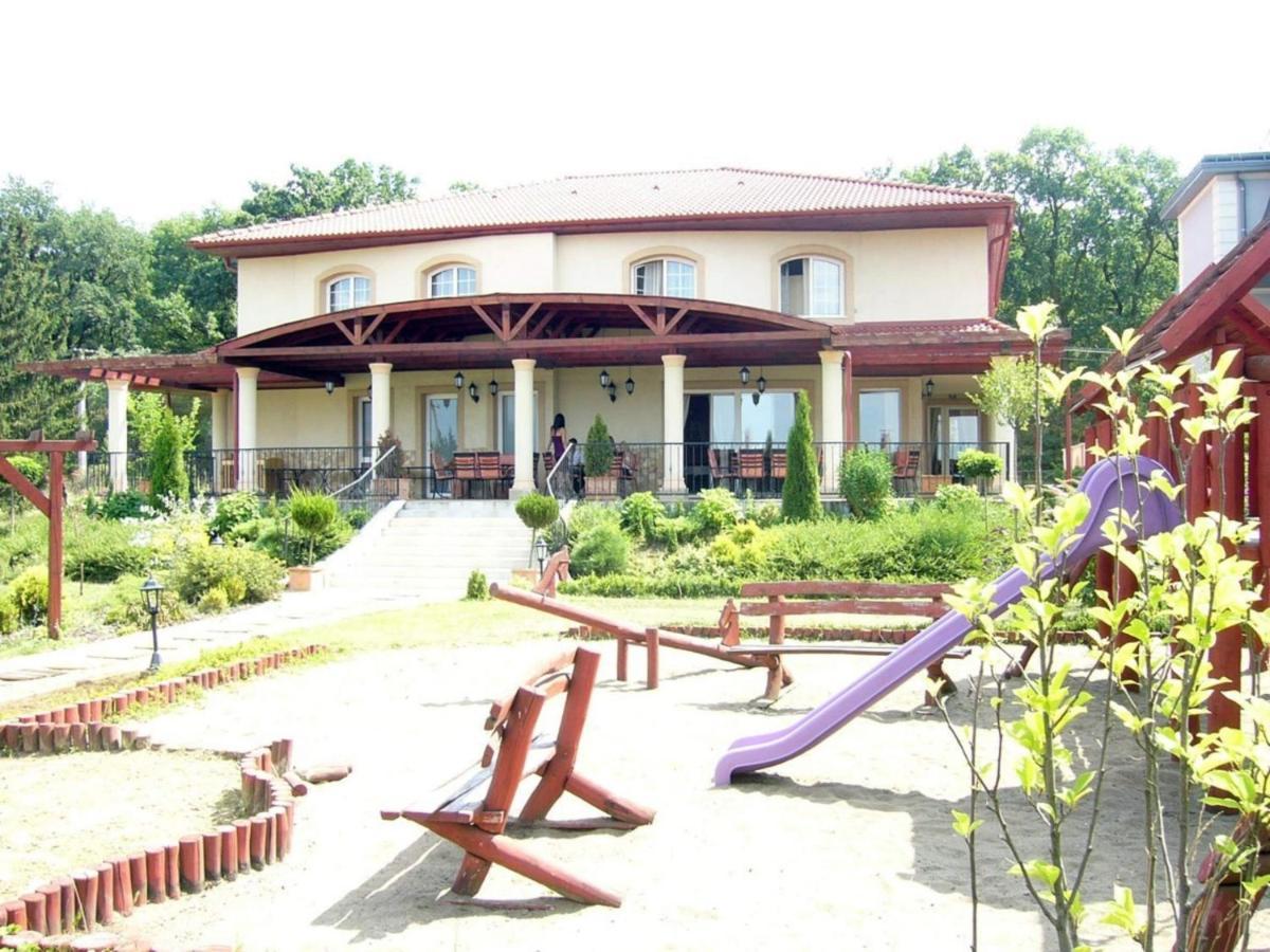 Staff Guest House Nyíregyháza Exterior foto